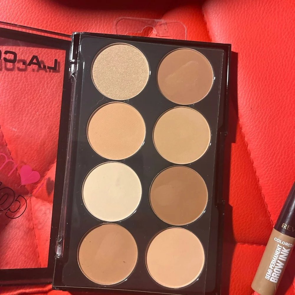 Makeup - Picture 2 of 4